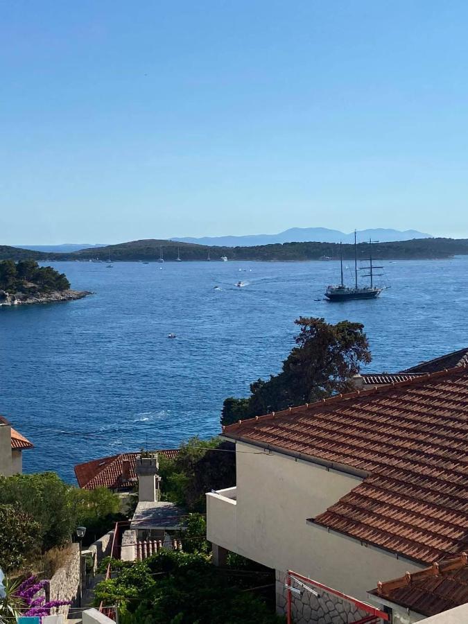 House Erin, Hvar *