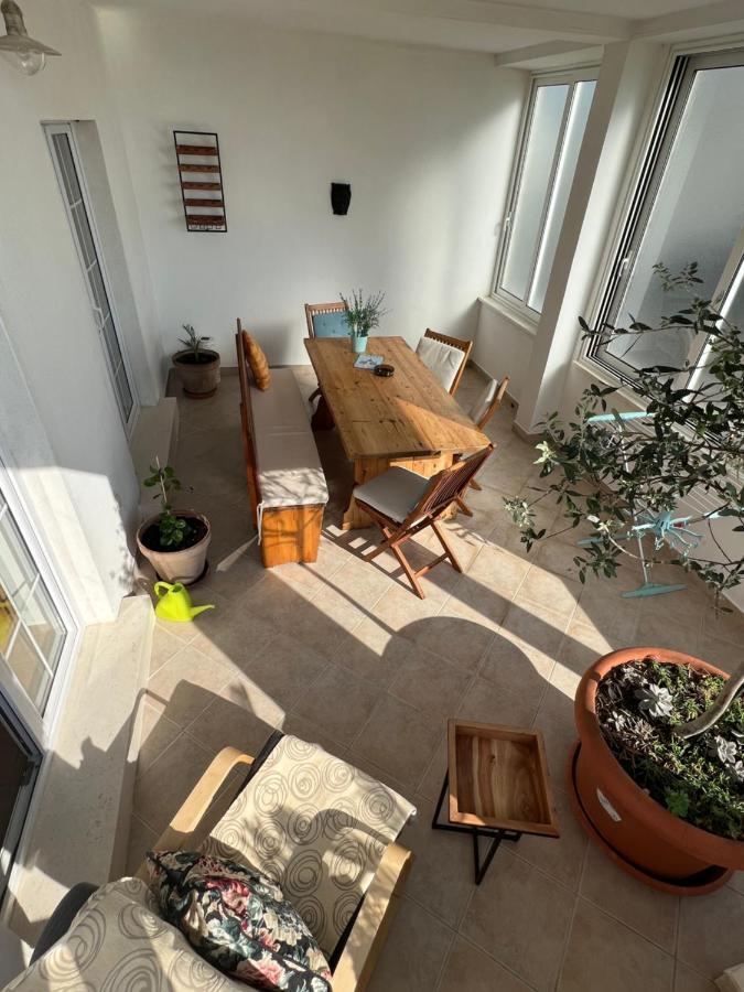 House Erin, Hvar
